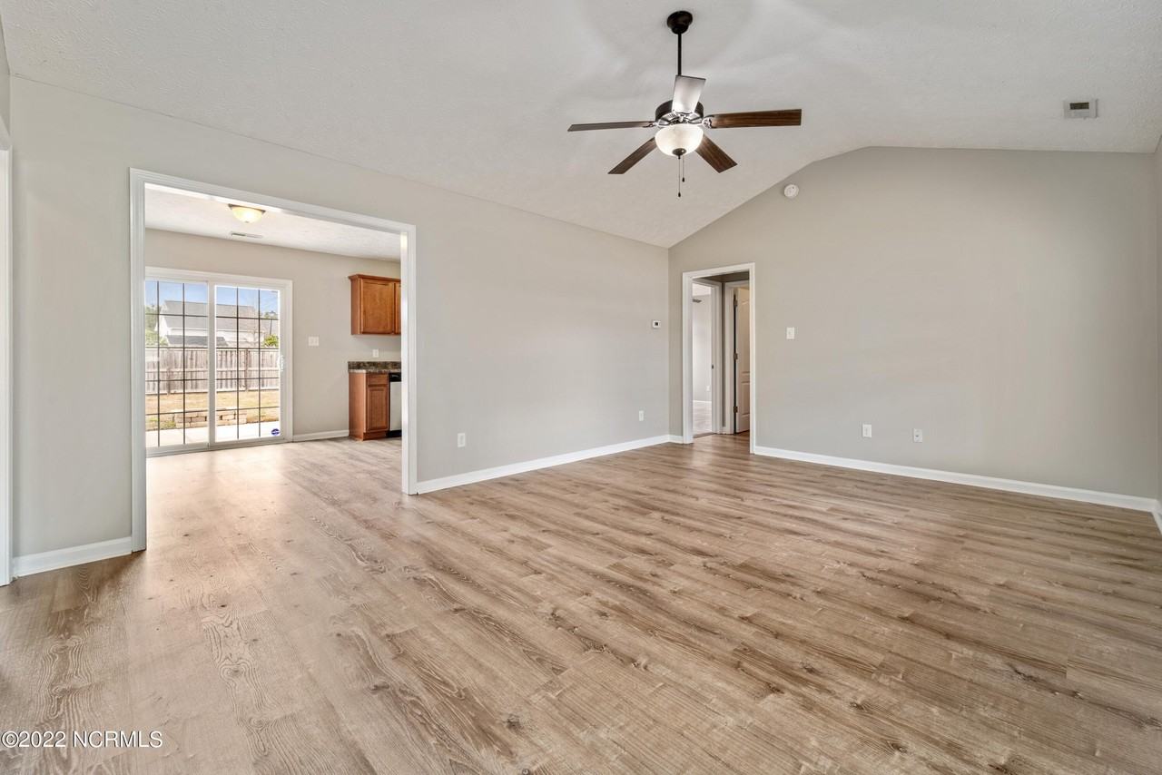 331 Kingston Rd - Photo 4 of 30