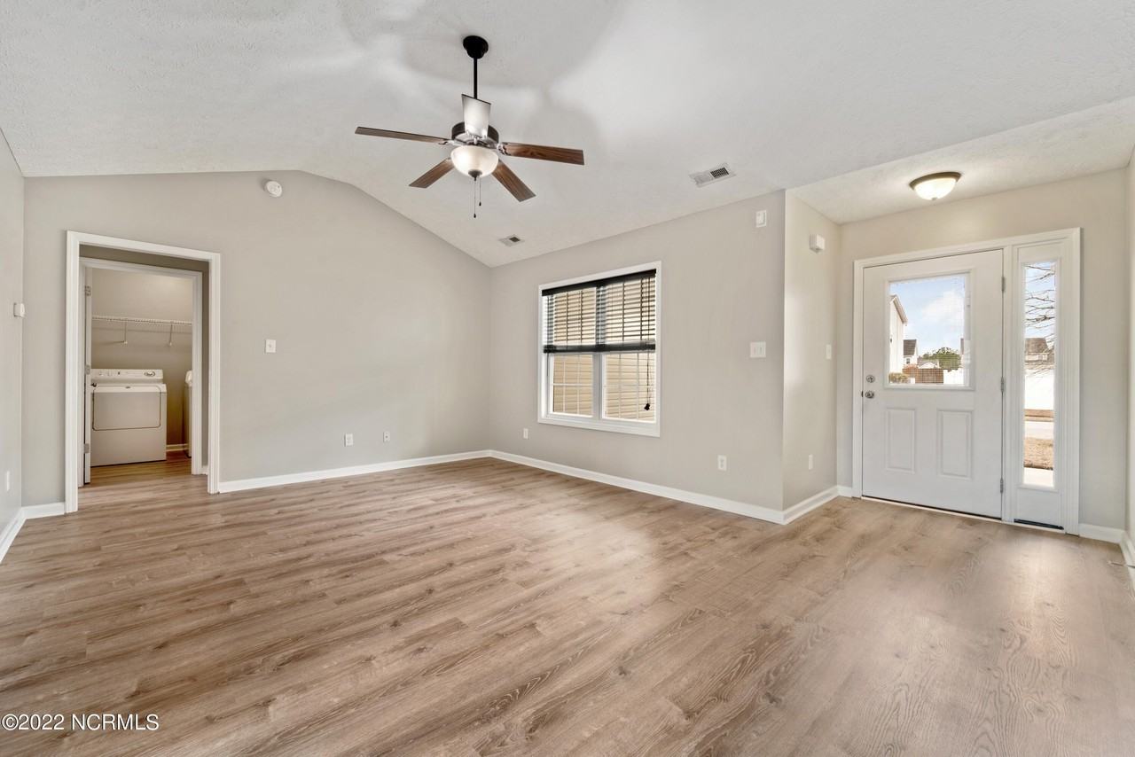 331 Kingston Rd - Photo 5 of 30