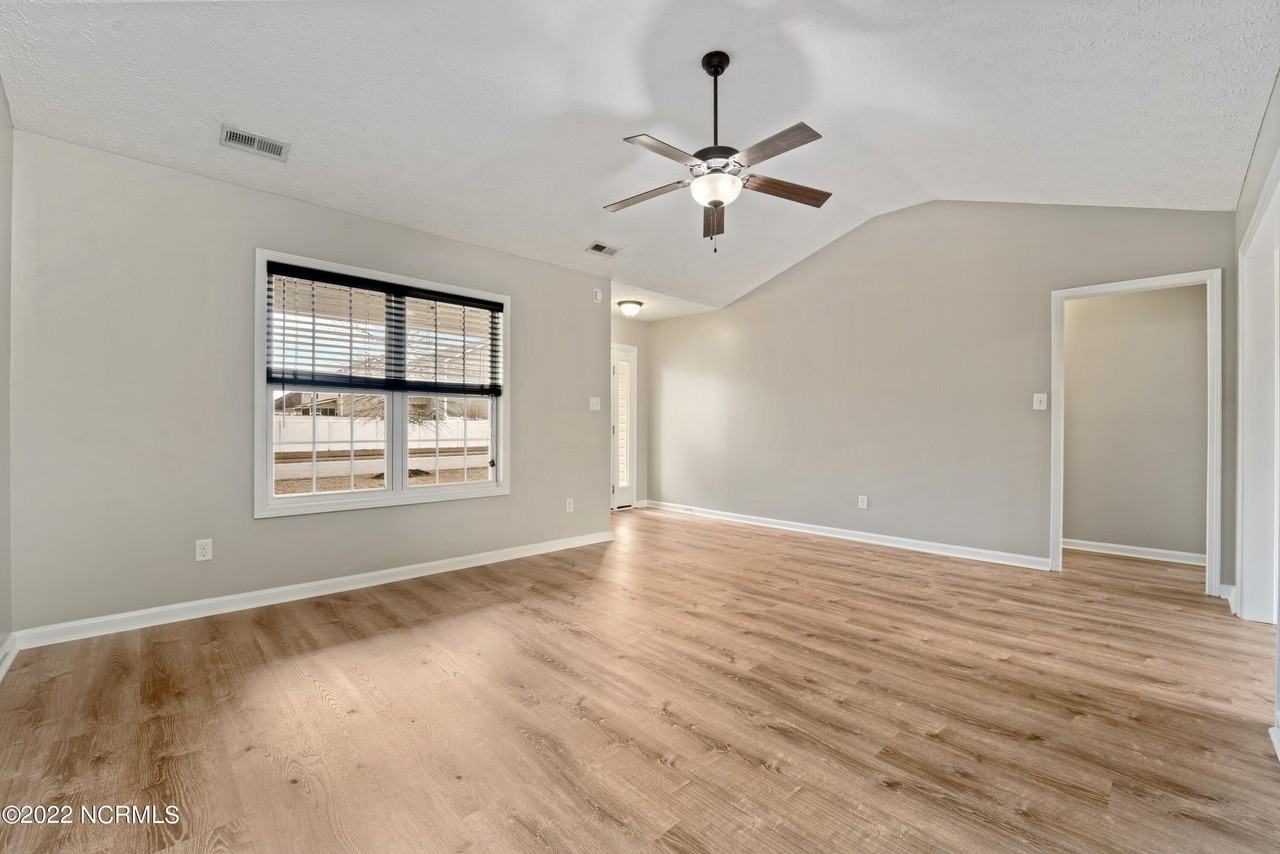 331 Kingston Rd - Photo 6 of 30