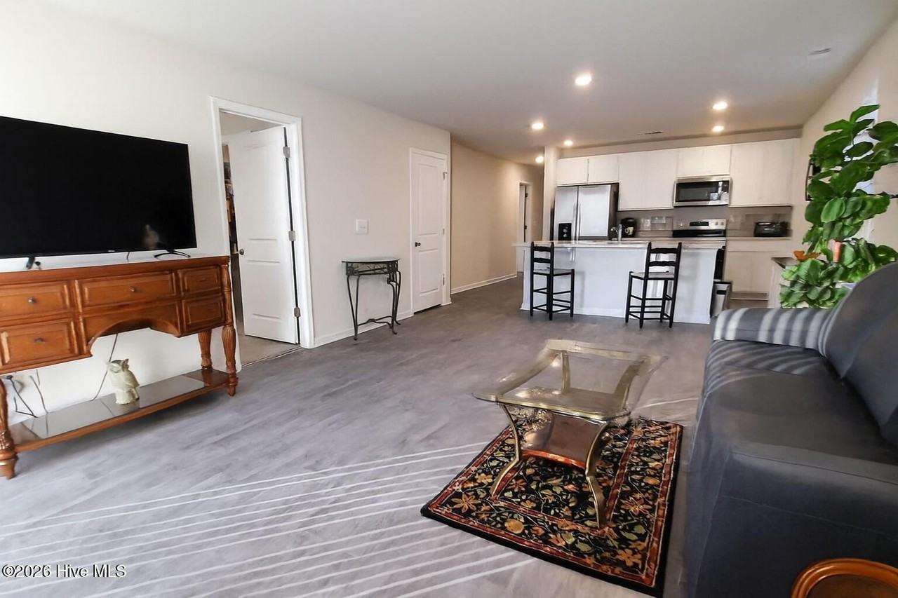 209 Ashworth Dr - Photo 3 of 9