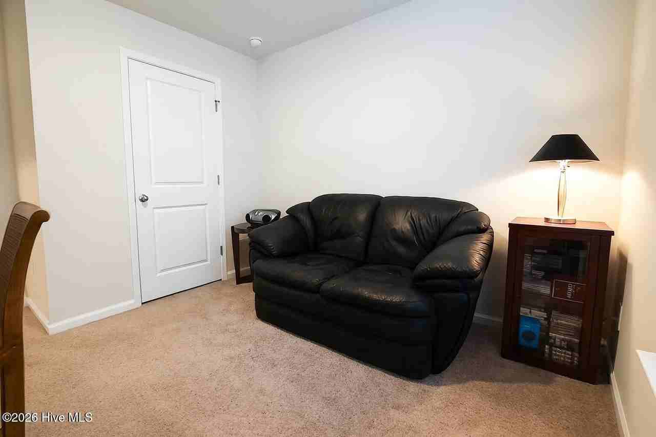 209 Ashworth Dr - Photo 5 of 9