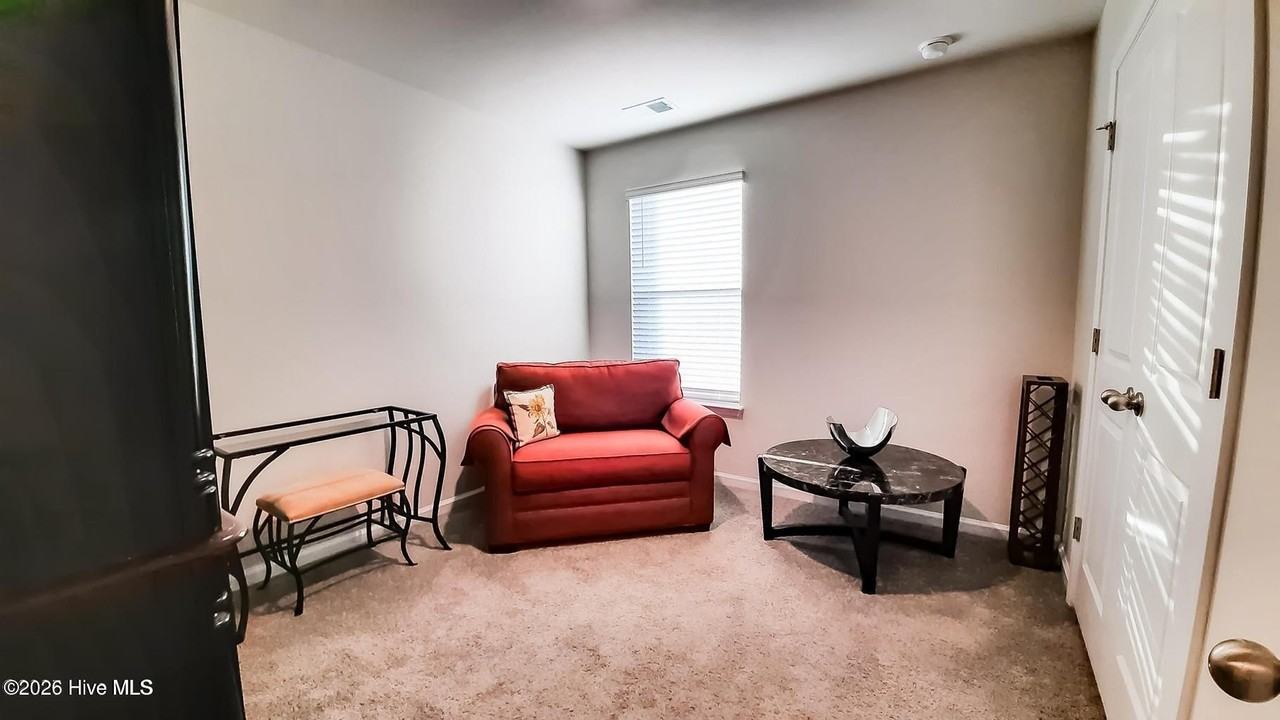 209 Ashworth Dr - Photo 6 of 9