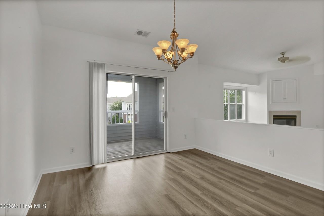 4138 Breezewood Dr Apt 202 - Photo 6 of 30