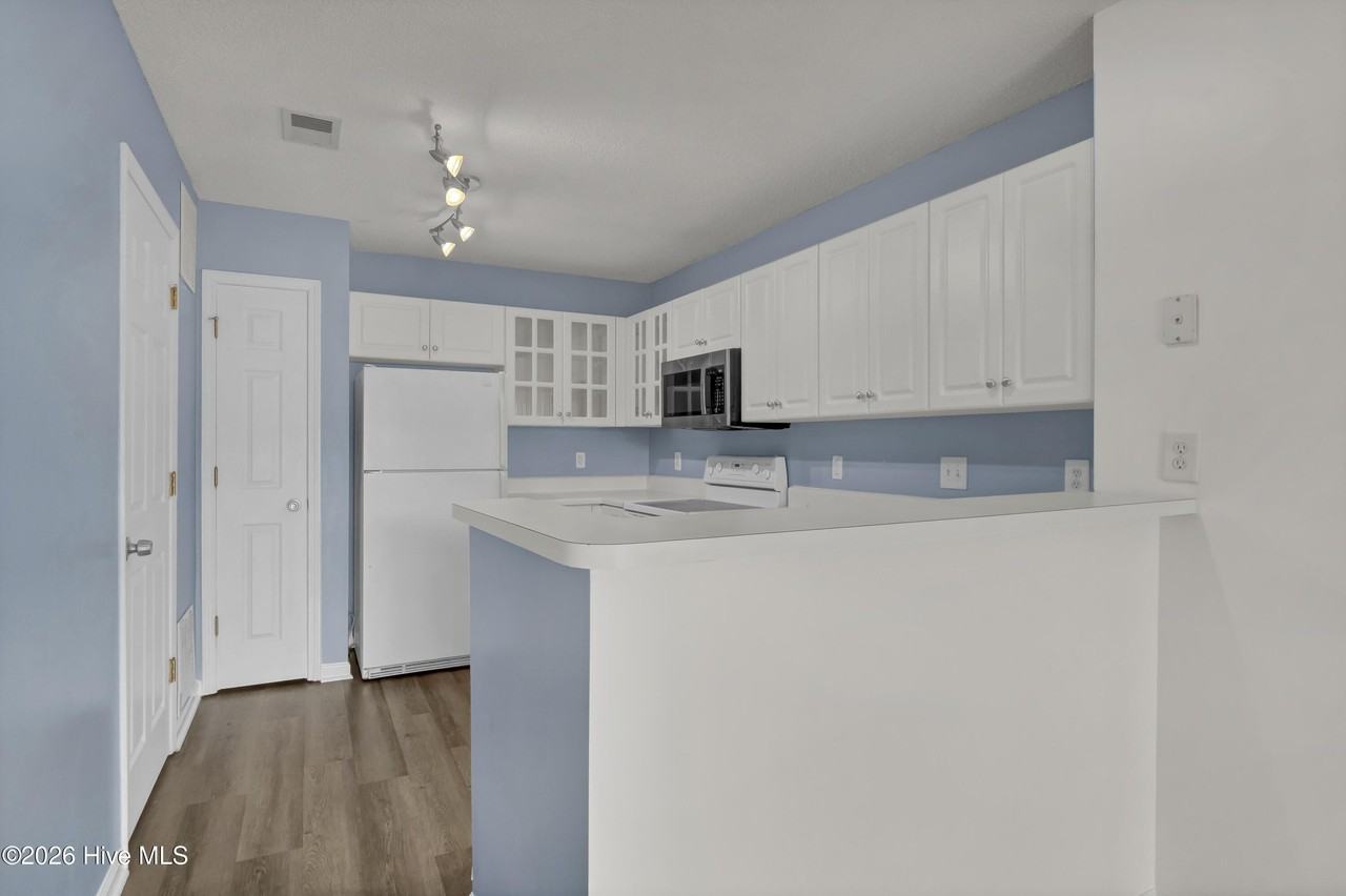 4138 Breezewood Dr Apt 202 - Photo 7 of 30