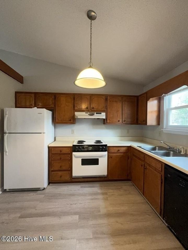 233 Easy St - Photo 5 of 16