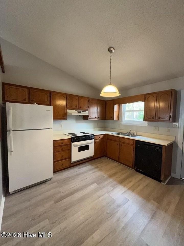 233 Easy St - Photo 6 of 16