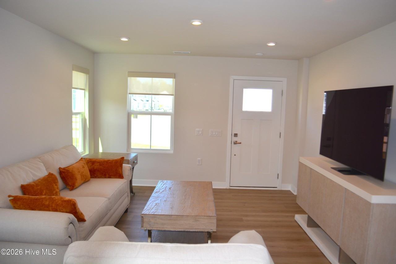 2055 Parow Ln Nw - Photo 4 of 22