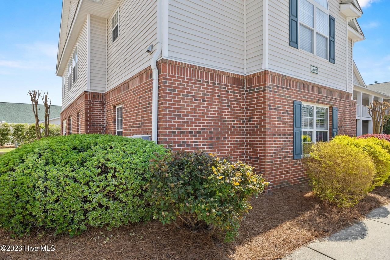 1604 Willoughby Park Ct Unit 1 - Photo 2 of 32