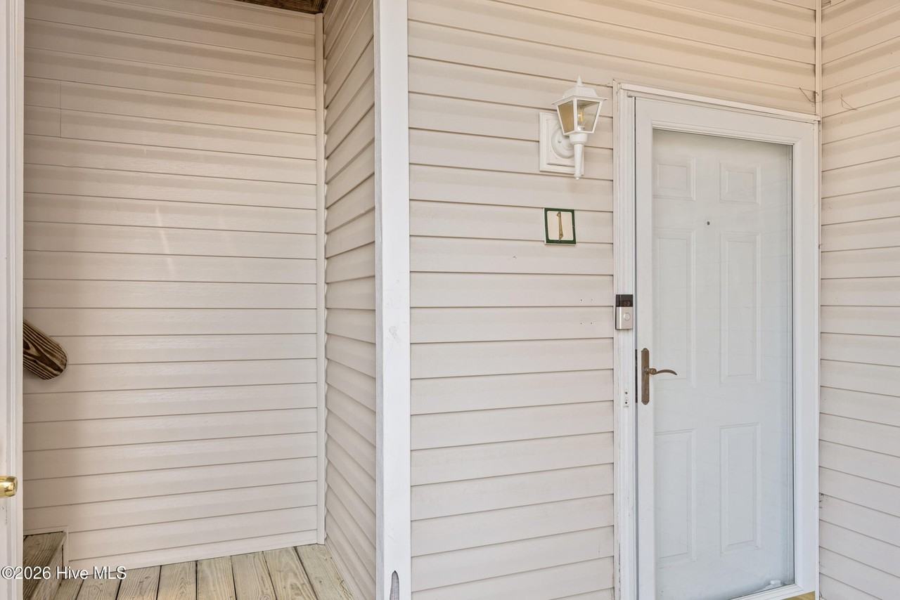 1604 Willoughby Park Ct Unit 1 - Photo 4 of 32