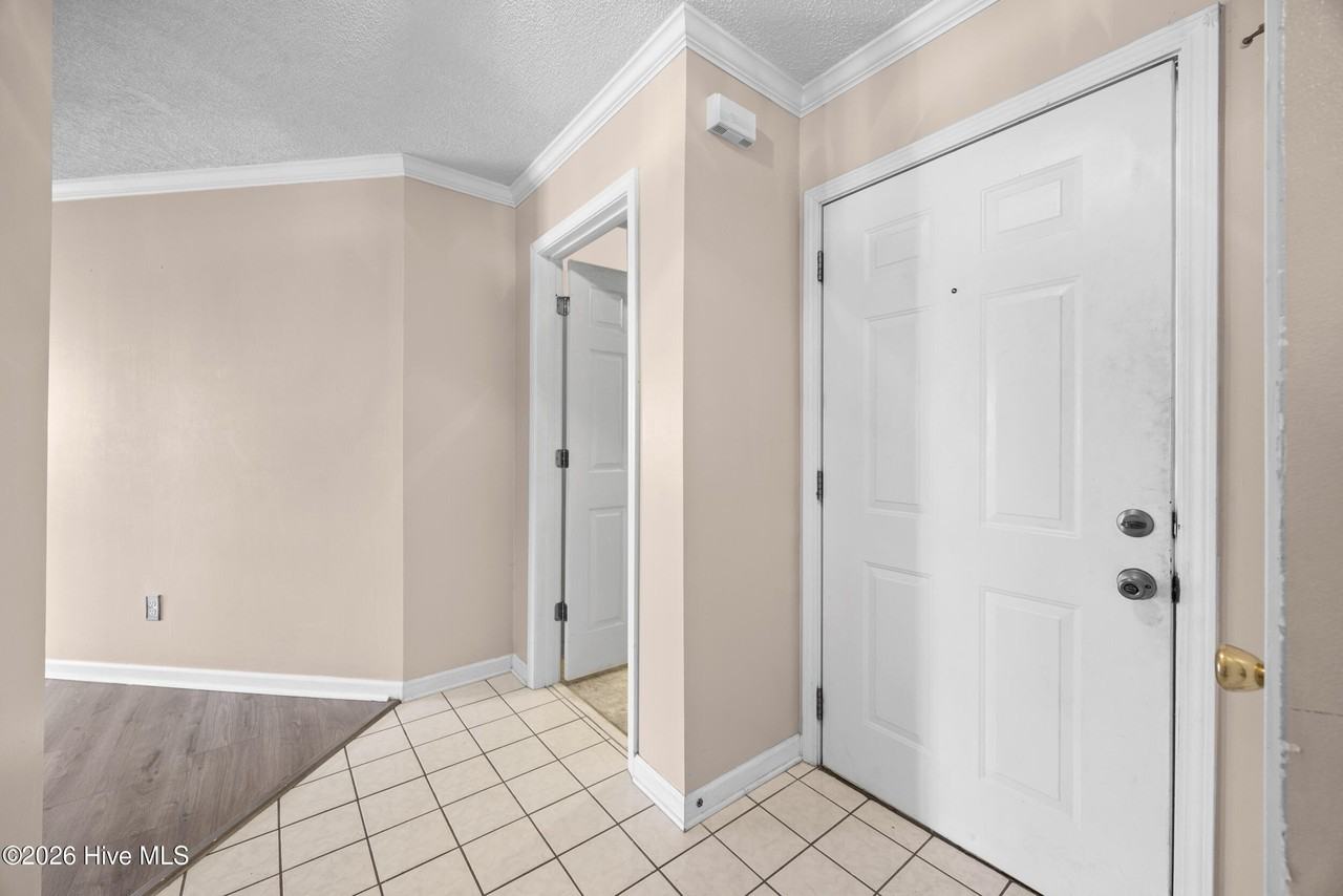 1604 Willoughby Park Ct Unit 1 - Photo 6 of 32