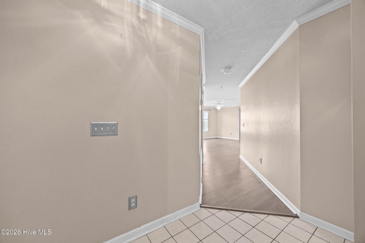 1604 Willoughby Park Ct Unit 1 - Photo 7 of 32