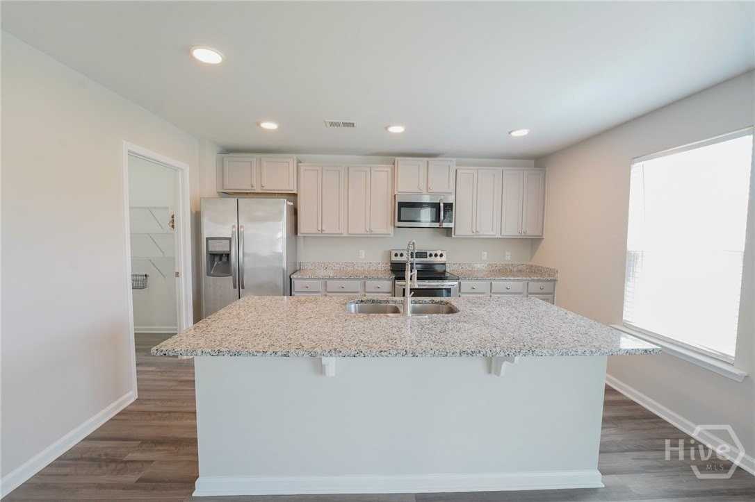 105 Butternut Blvd - Photo 7 of 41