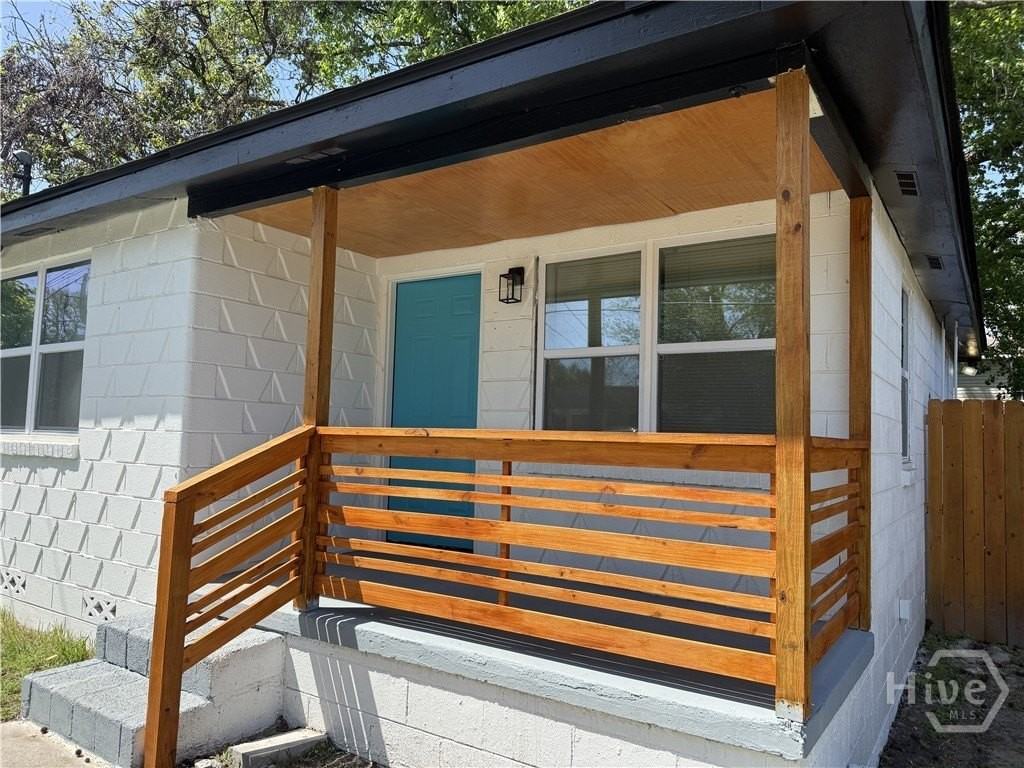 239 Jenks St - Photo 4 of 30