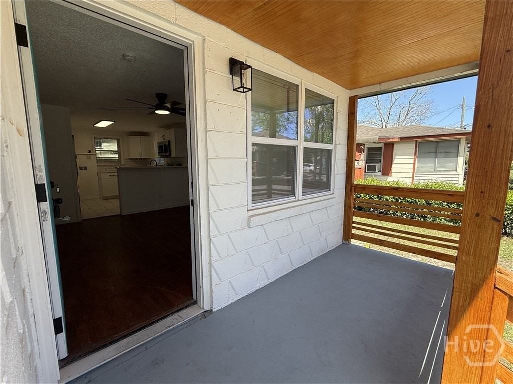 239 Jenks St - Photo 6 of 30