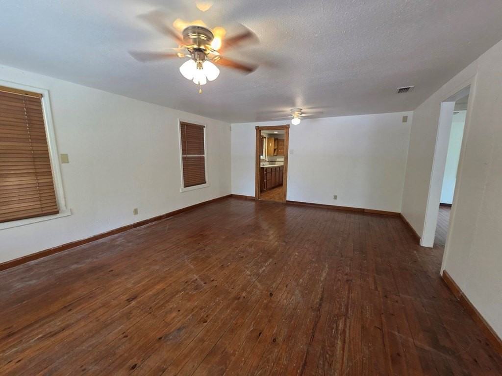 3414 Riverside Dr - Photo 3 of 9