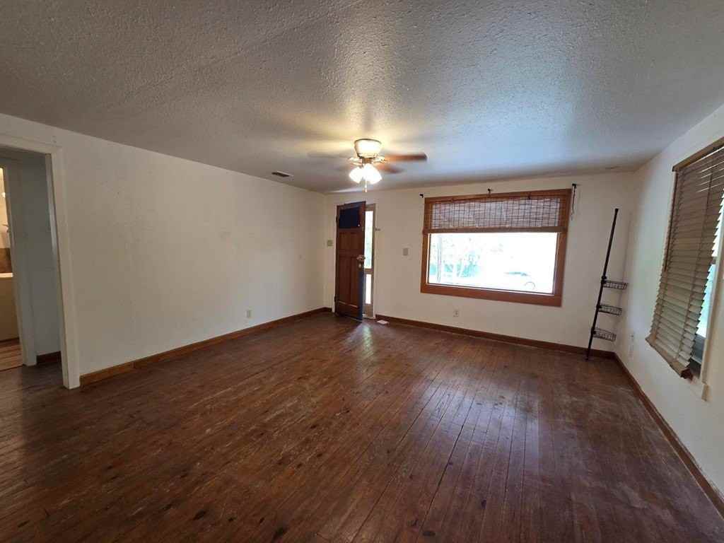 3414 Riverside Dr - Photo 5 of 9