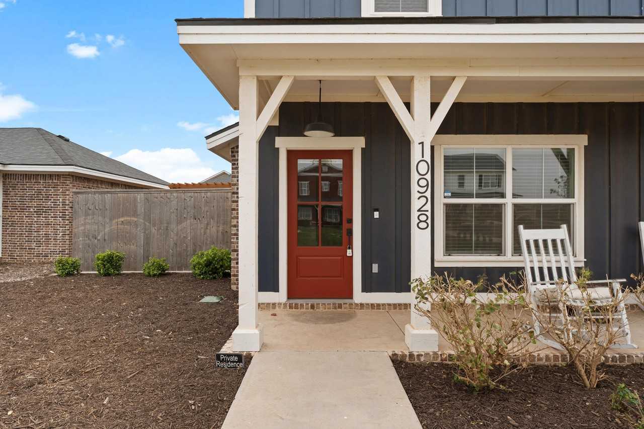 10928 Norwich Ave - Photo 3 of 26