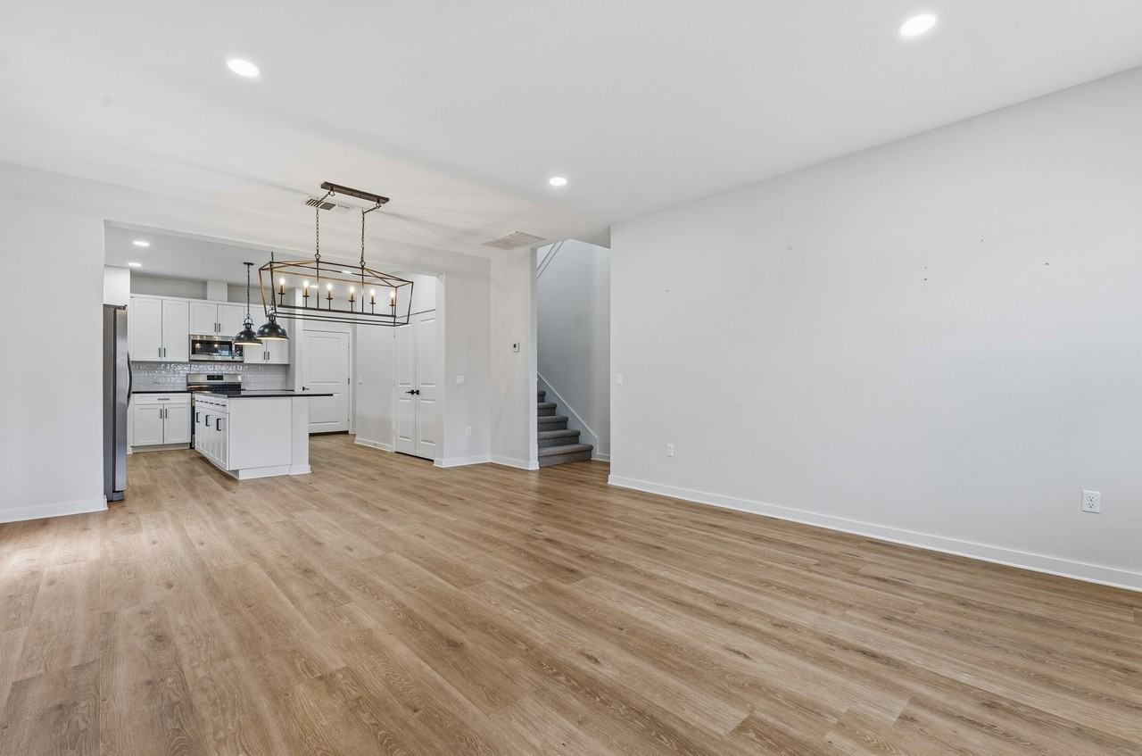 10928 Norwich Ave - Photo 4 of 26