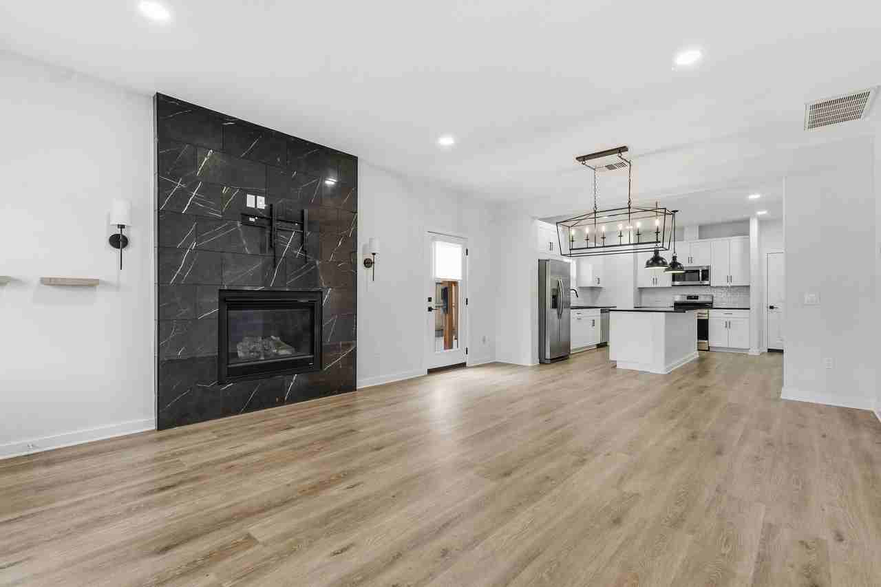 10928 Norwich Ave - Photo 5 of 26