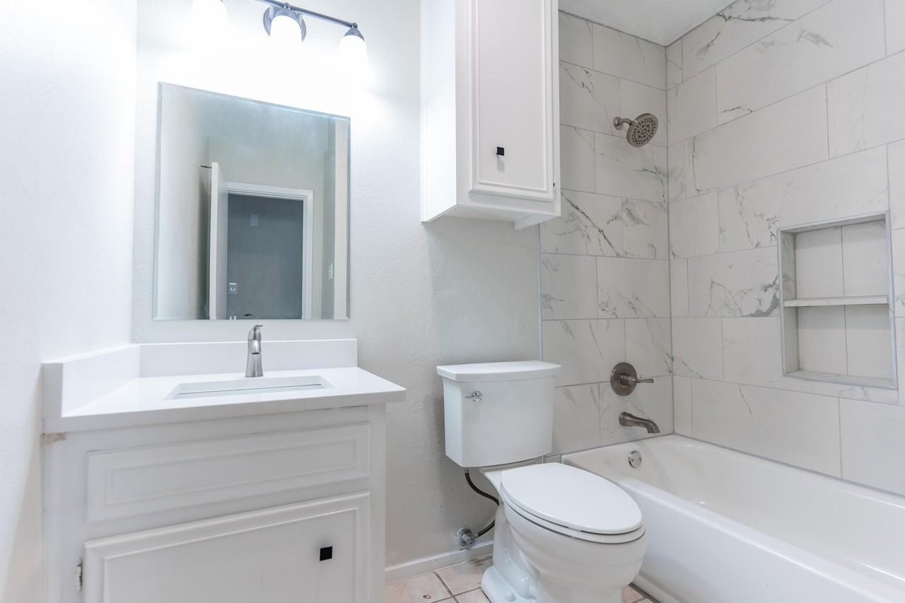 6135 38th St - Photo 4 of 10