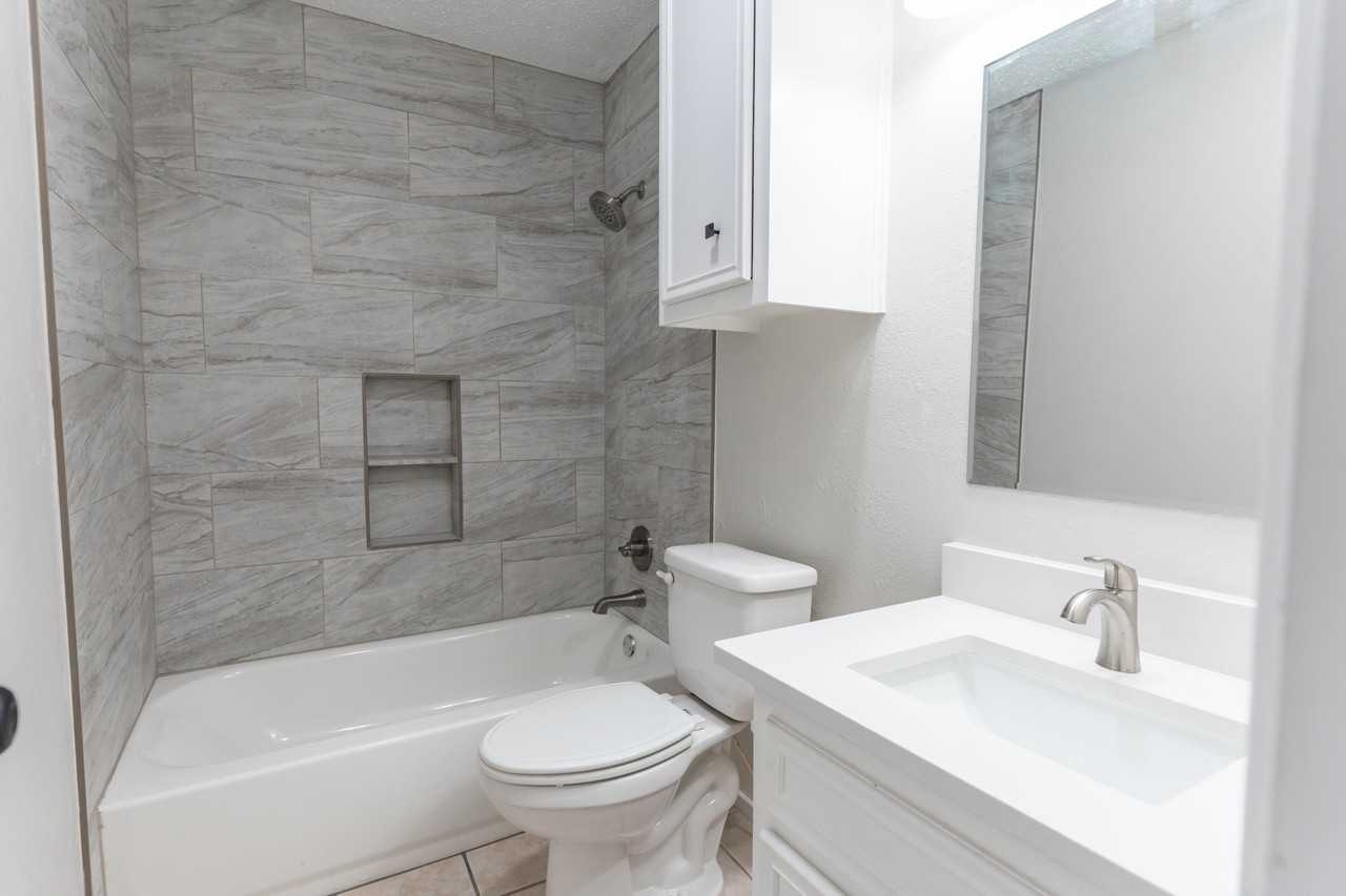 6135 38th St - Photo 5 of 10