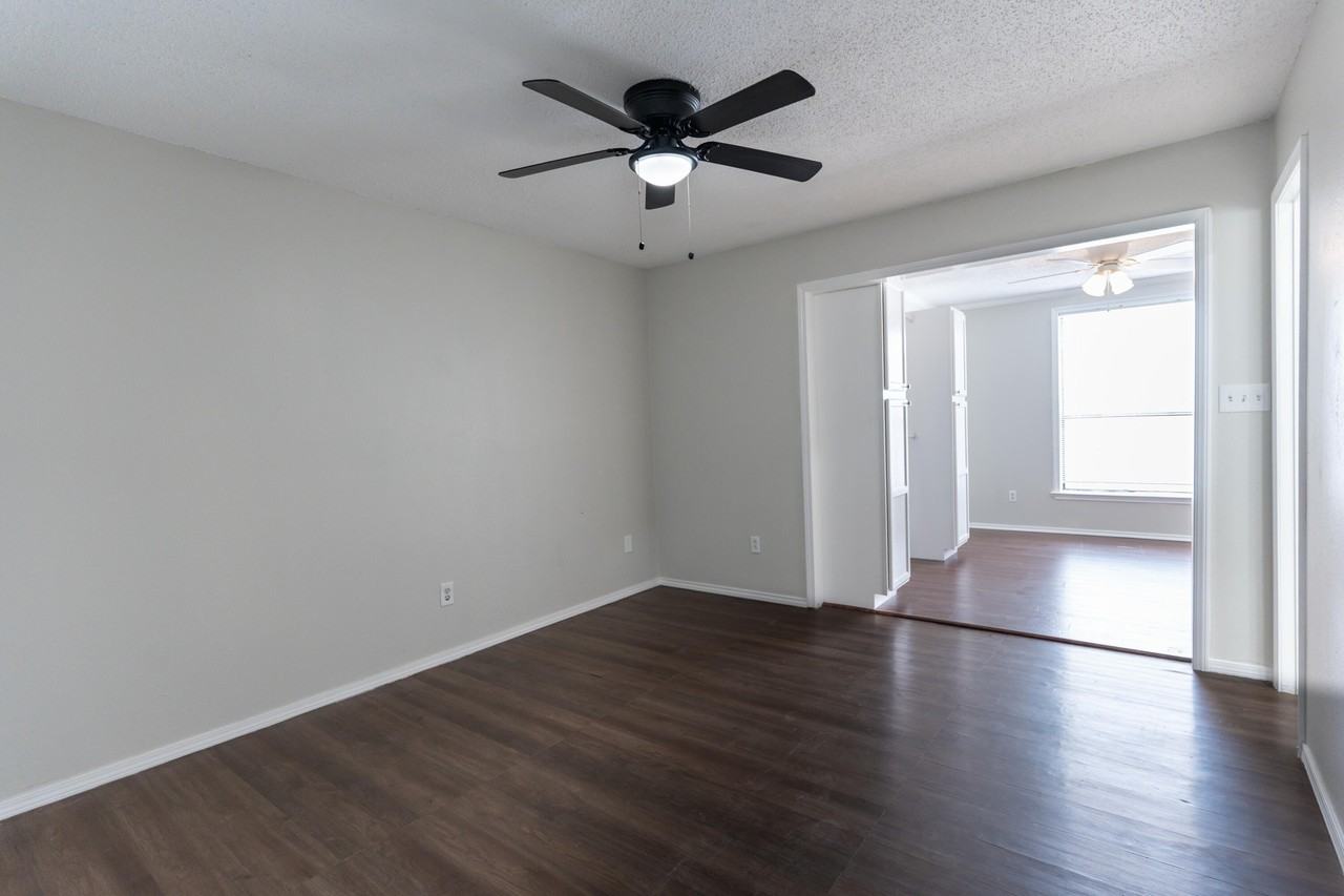 6135 38th St - Photo 7 of 10