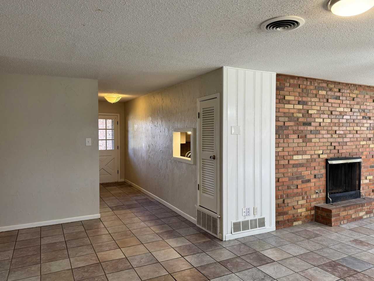 5422 33rd St - Photo 4 of 20