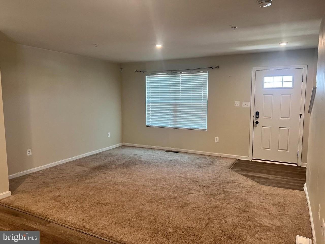 122 Butterfield Ave - Photo 2 of 19