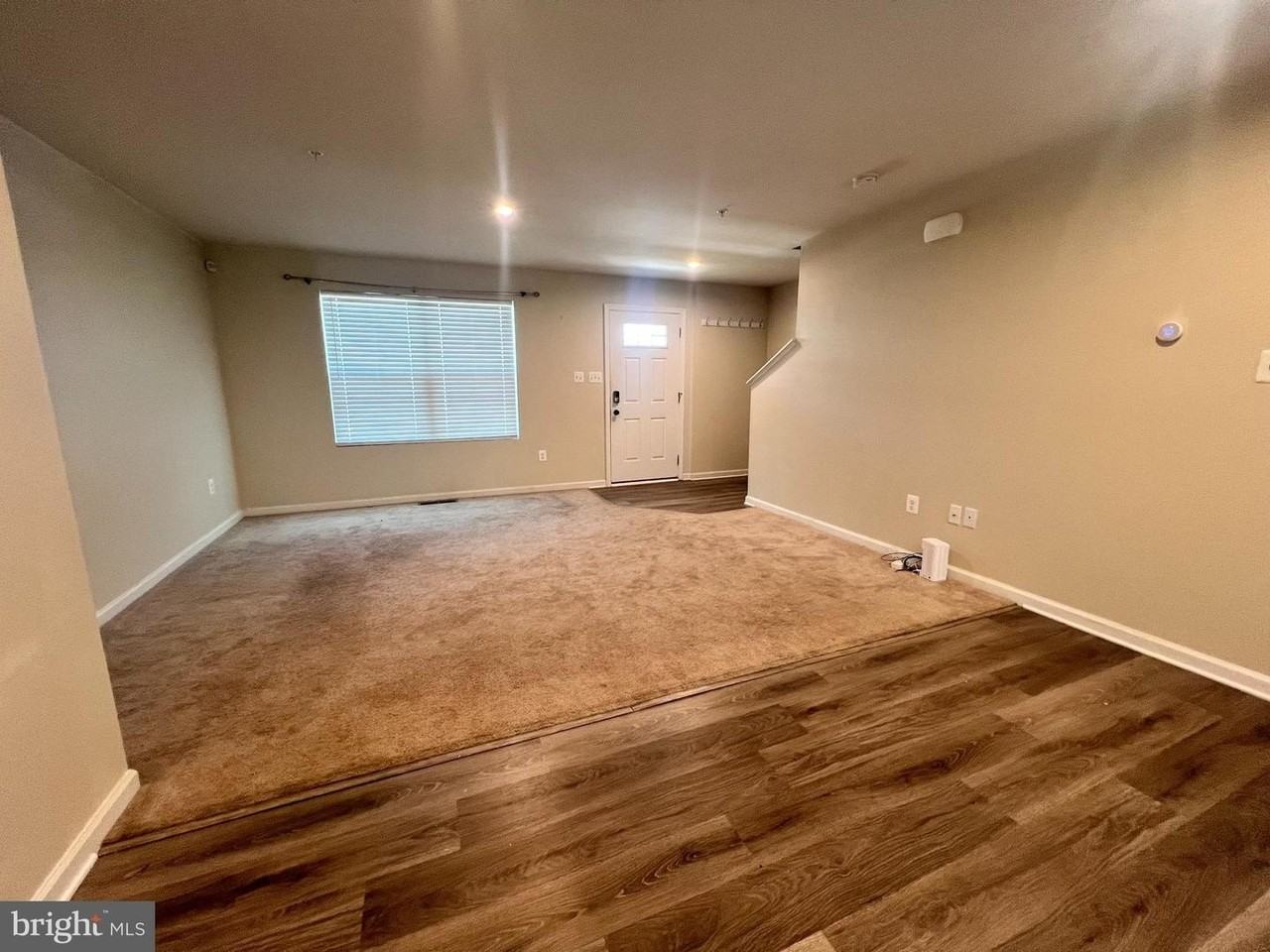 122 Butterfield Ave - Photo 3 of 19