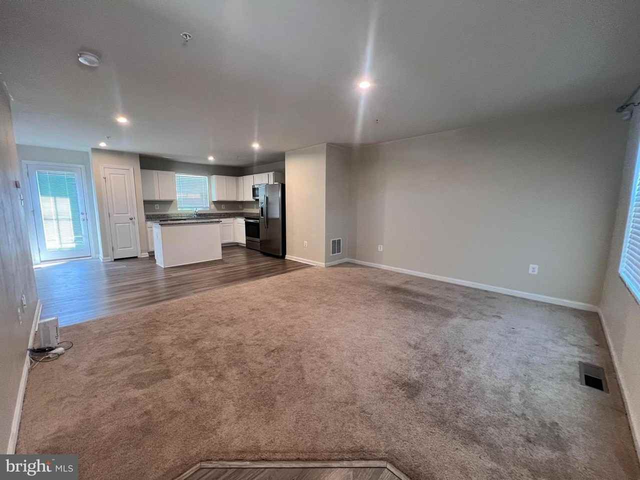 122 Butterfield Ave - Photo 4 of 19