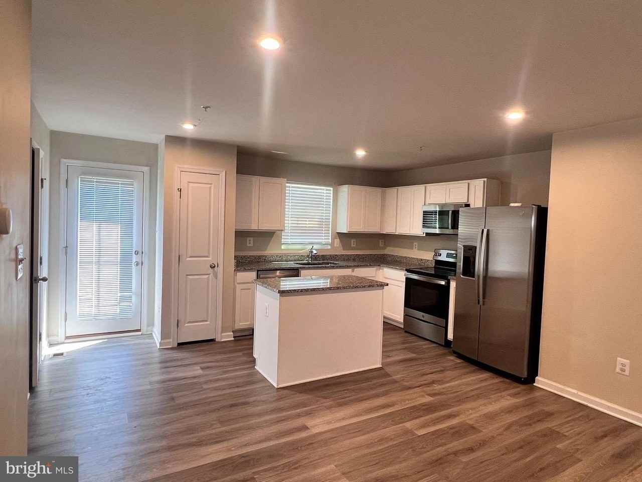 122 Butterfield Ave - Photo 5 of 19