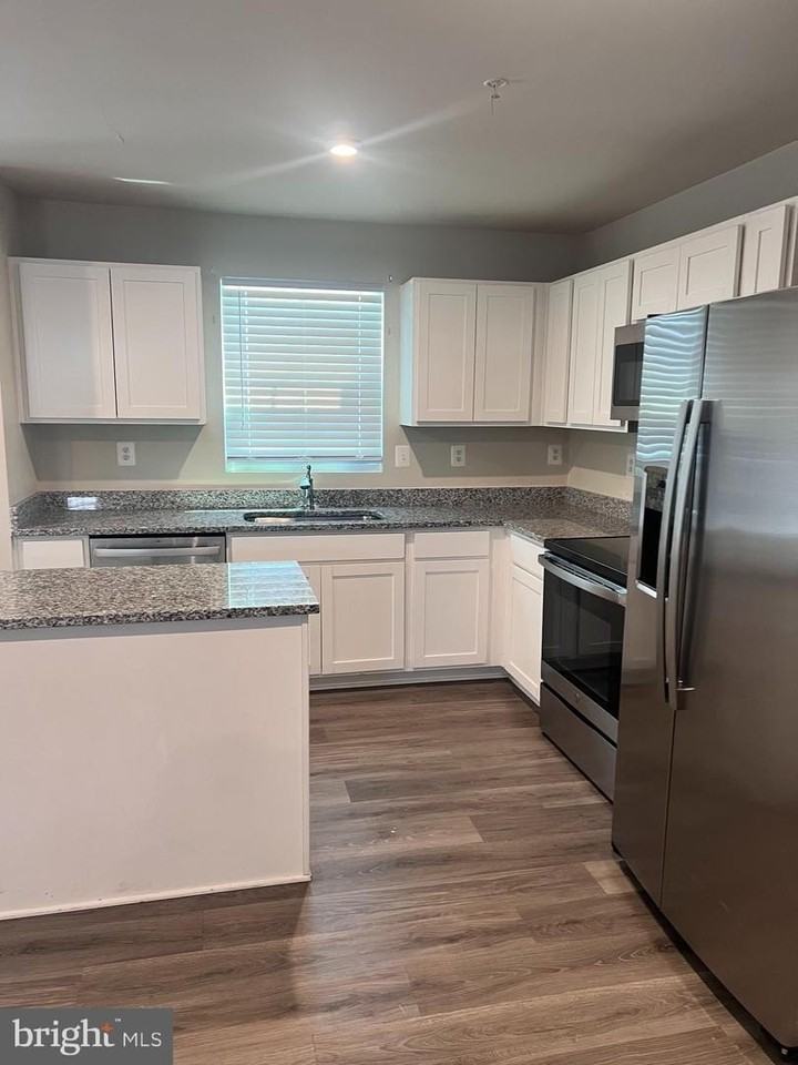 122 Butterfield Ave - Photo 6 of 19