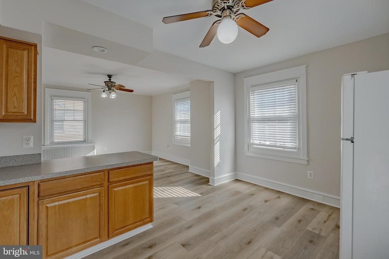 1210 Darby Rd - Photo 5 of 33