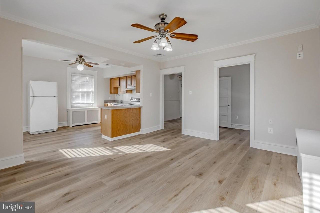 1210 Darby Rd - Photo 6 of 33