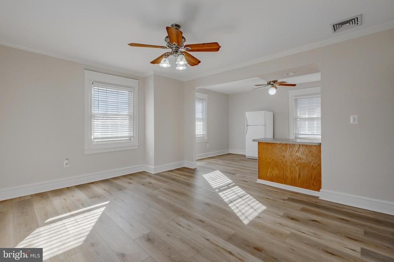 1210 Darby Rd - Photo 7 of 33