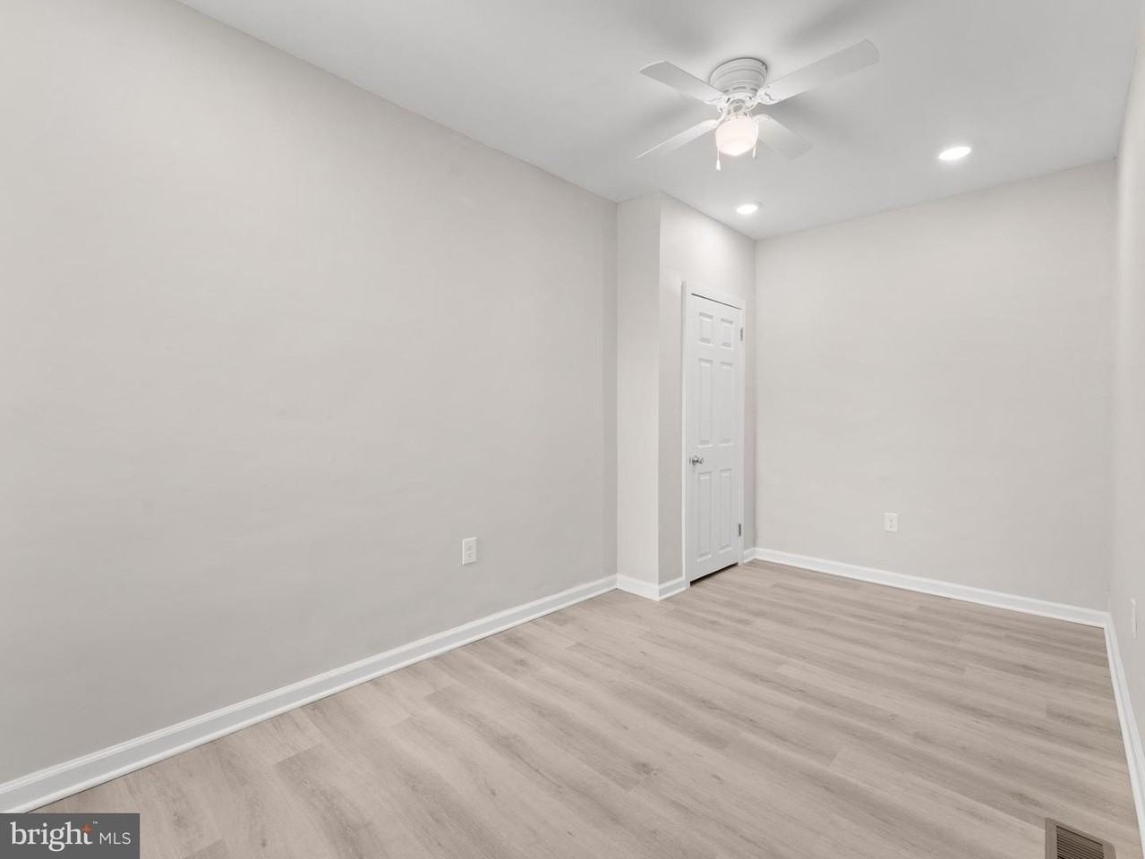 3010 Emerald St - Photo 5 of 24