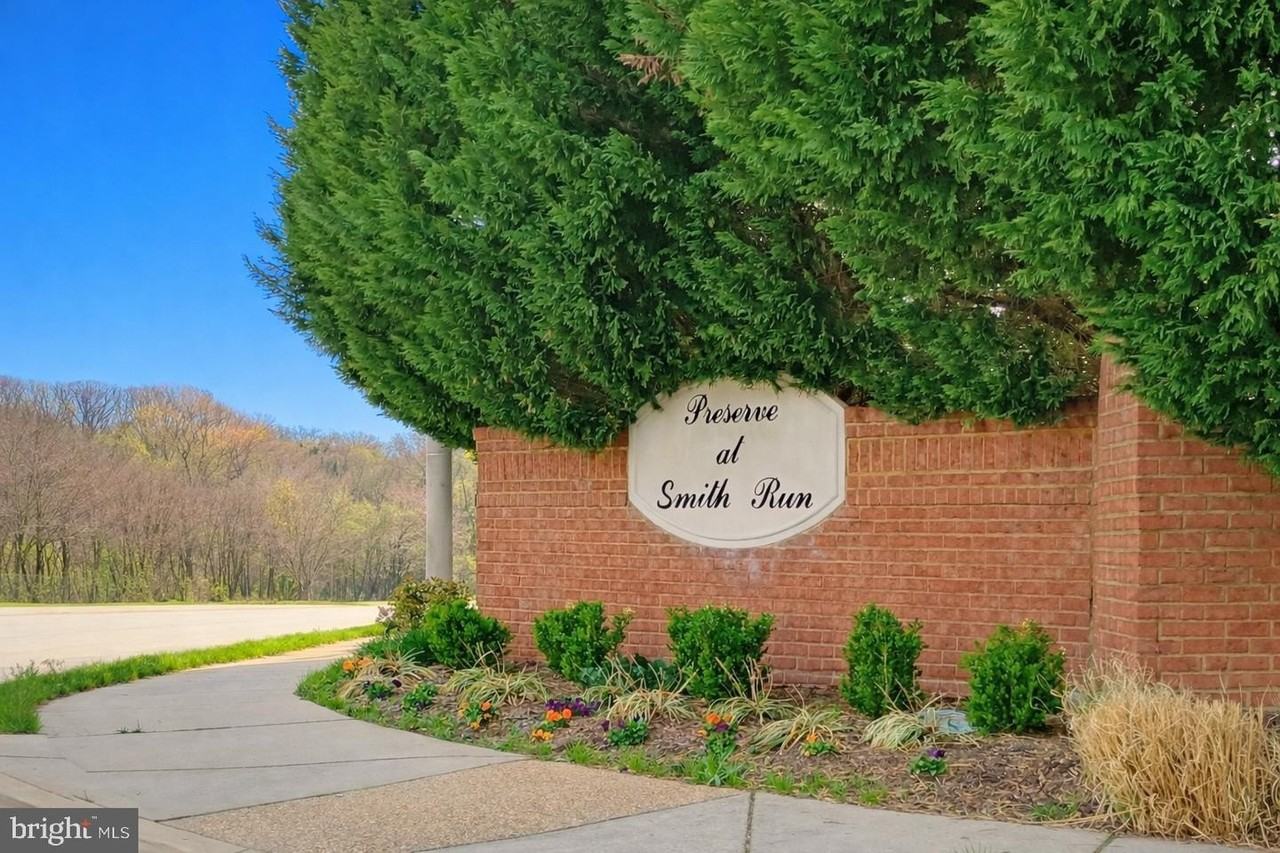 1043 Hotchkiss Pl - Photo 2 of 18