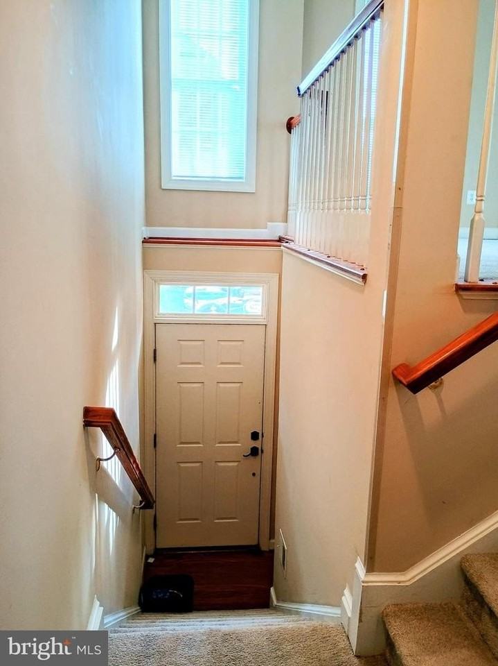 1043 Hotchkiss Pl - Photo 3 of 18