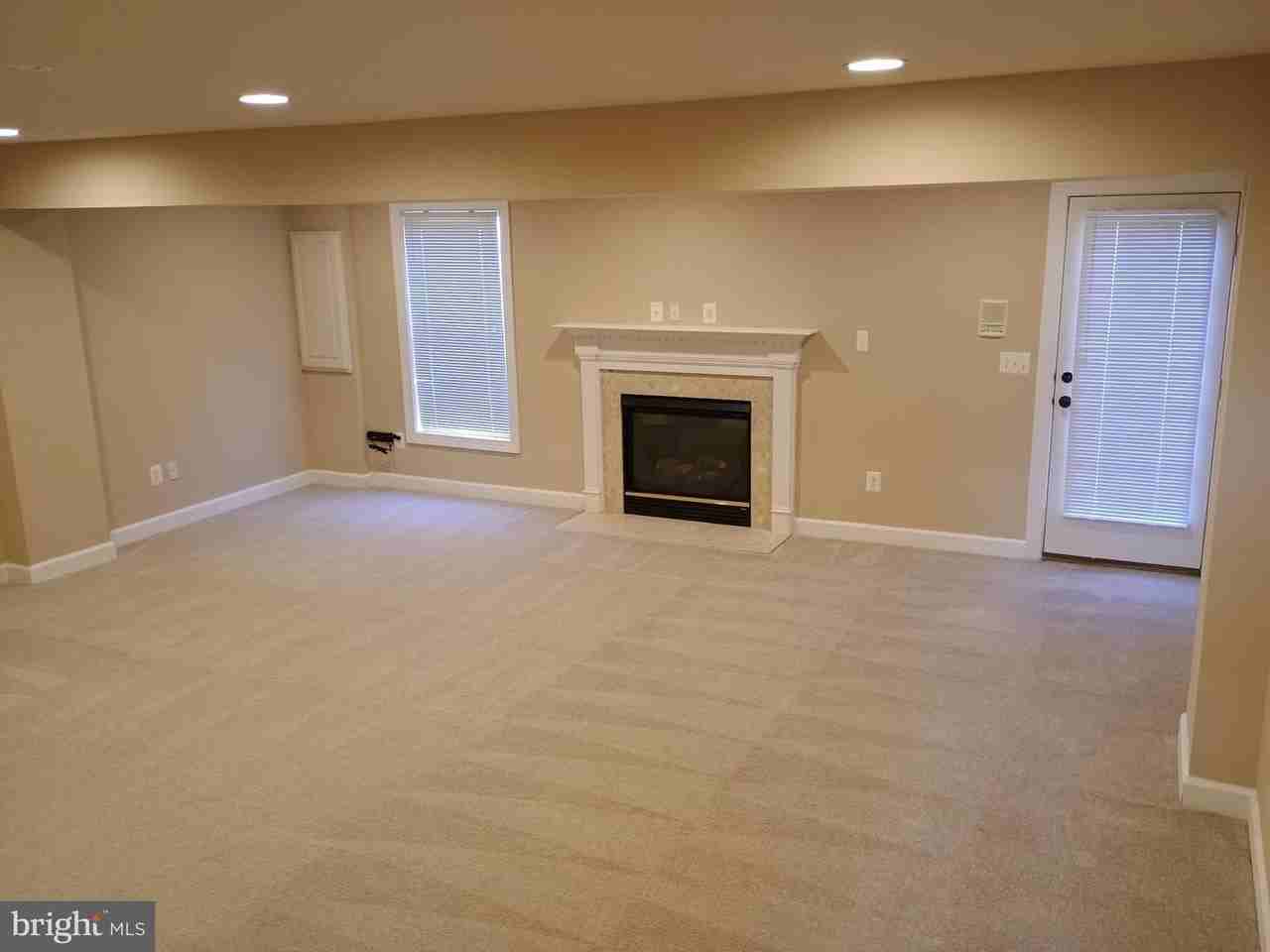 1043 Hotchkiss Pl - Photo 6 of 18