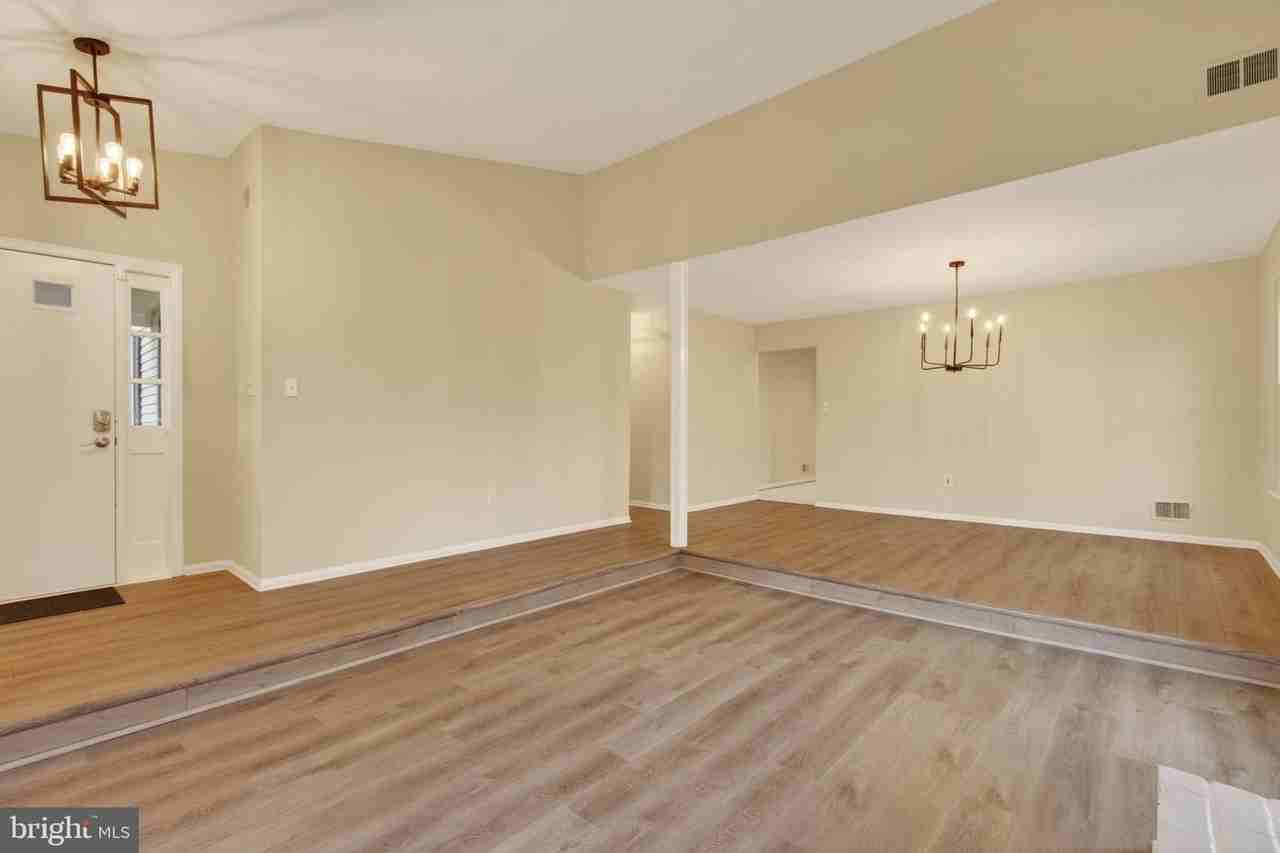 1706 Fantasia Cir - Photo 4 of 25