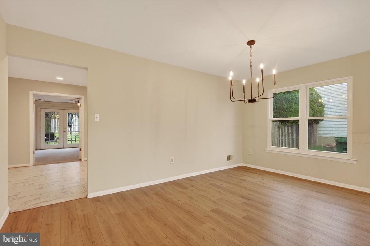 1706 Fantasia Cir - Photo 5 of 25