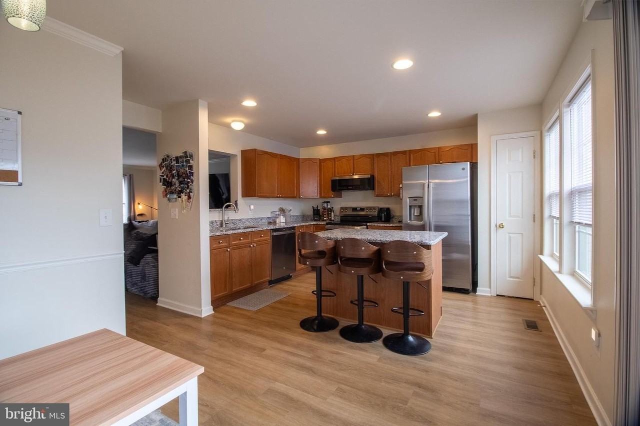 113 Aero St - Photo 4 of 27