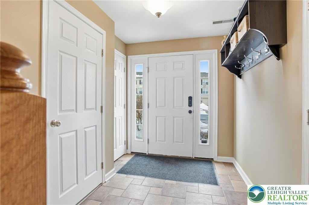 1048 Sparrow Way - Photo 5 of 36