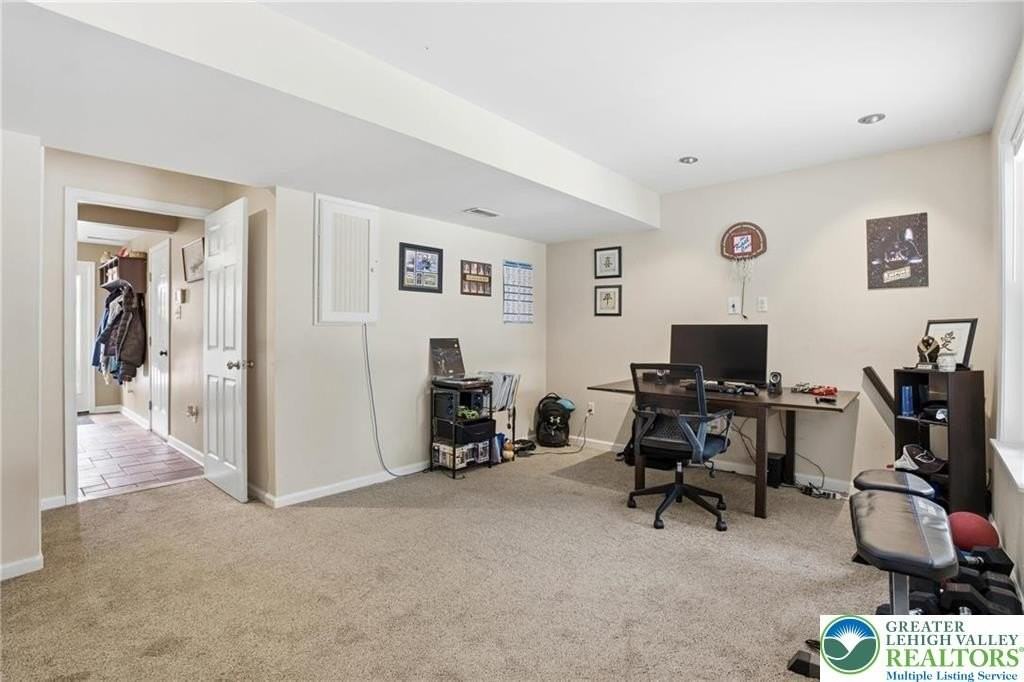 1048 Sparrow Way - Photo 7 of 36