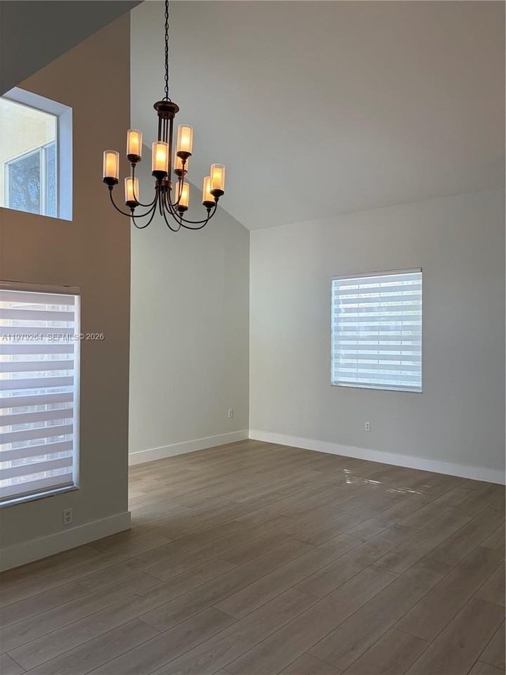 1246 Nw 125th Ter #1246 - Photo 4 of 43