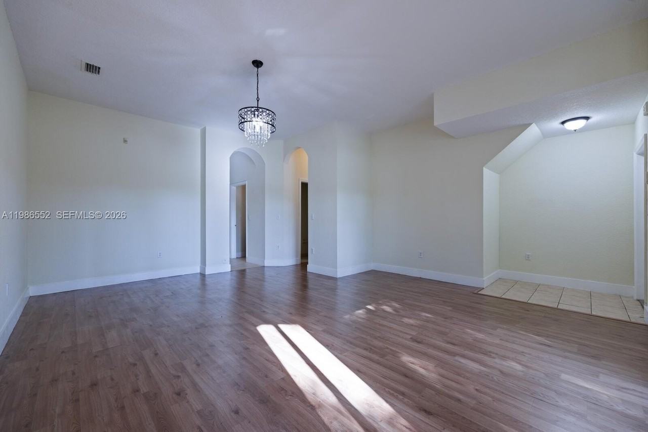 1947 Se 24th Ter - Photo 6 of 31