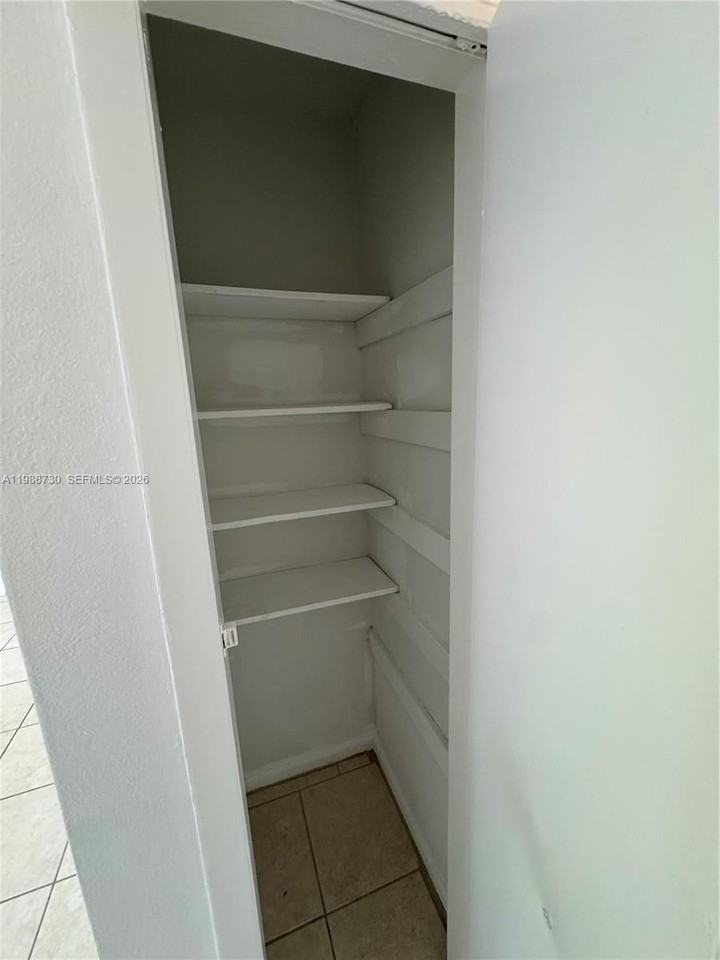 4732 Sw 33rd Ave #206 - Photo 5 of 9