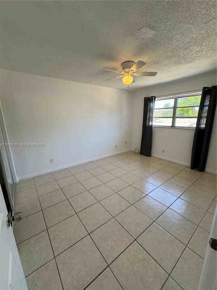 4732 Sw 33rd Ave #206 - Photo 6 of 9