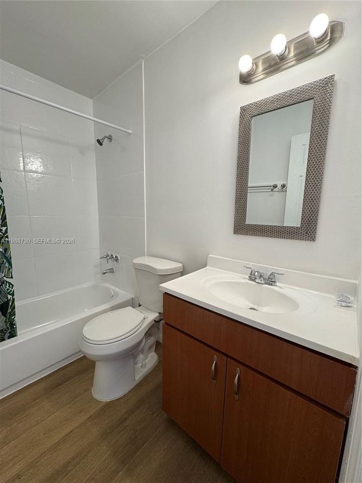 4732 Sw 33rd Ave #206 - Photo 7 of 9