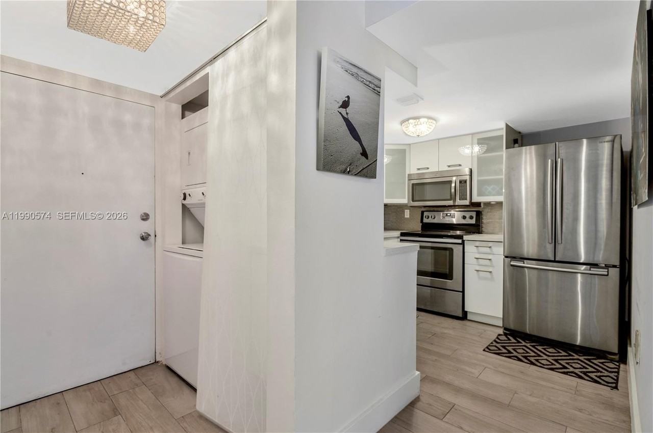 2600 Collins Ave #204 - Photo 3 of 21